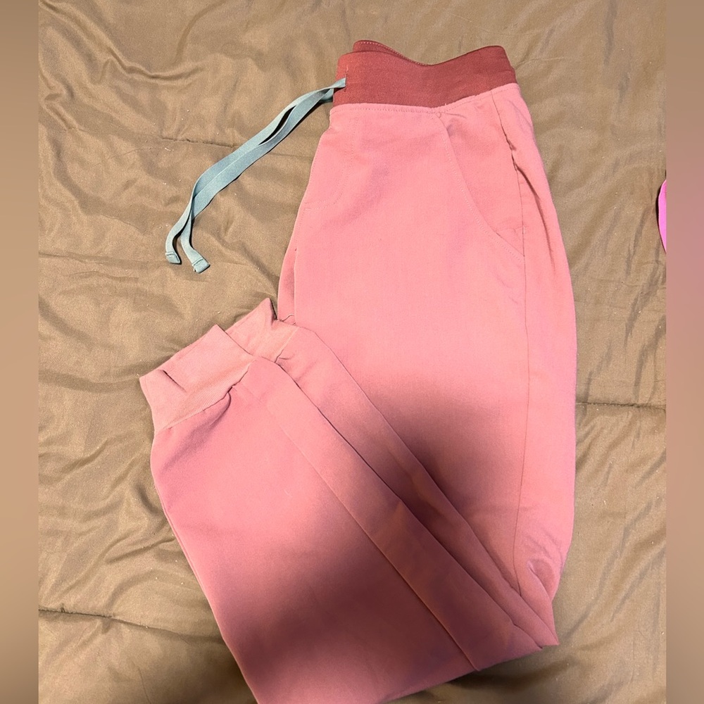 Wear figs scrub bottoms